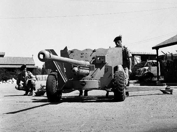 Images/ 1LF  1951  Moascar Minden Camp Ismalia Anti Tank Pln  !7 Pdr824.jpg